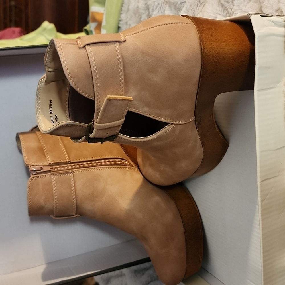 Blush copies boots